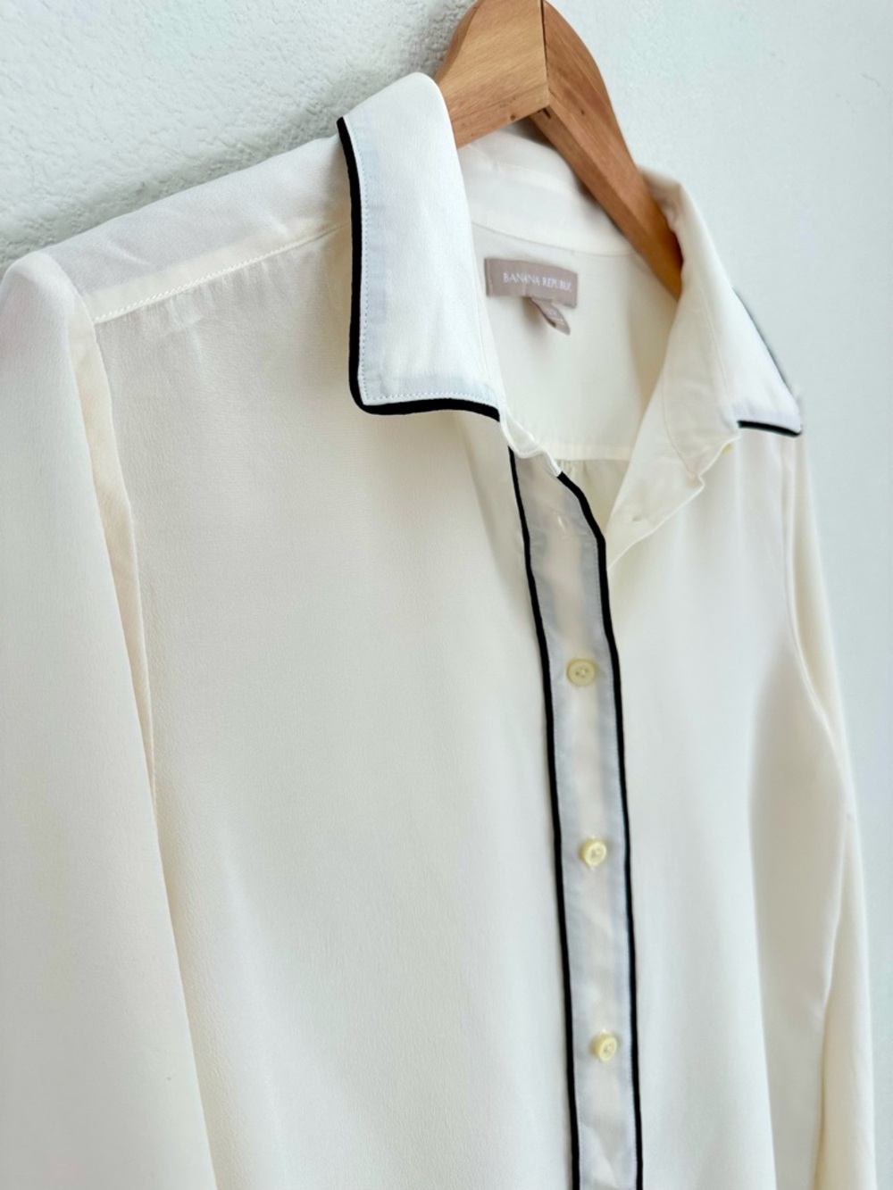 Banana Republic 100% Silk Ivory Blouse w/ Black Trim Button Front Size 12